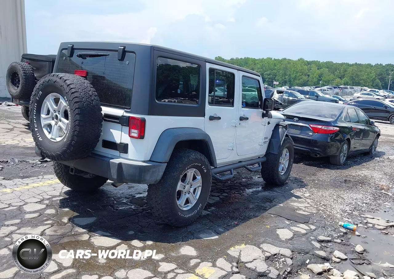 2016 Jeep Wrangler Unlimited Sport VIN:1C4BJWDG0GL310318 - 4