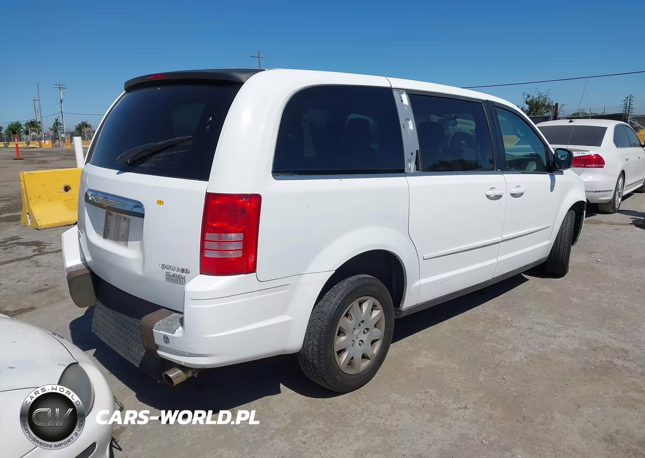2009 Chrysler Town & Country Lx VIN:2A8HR44E59R656065 - 4