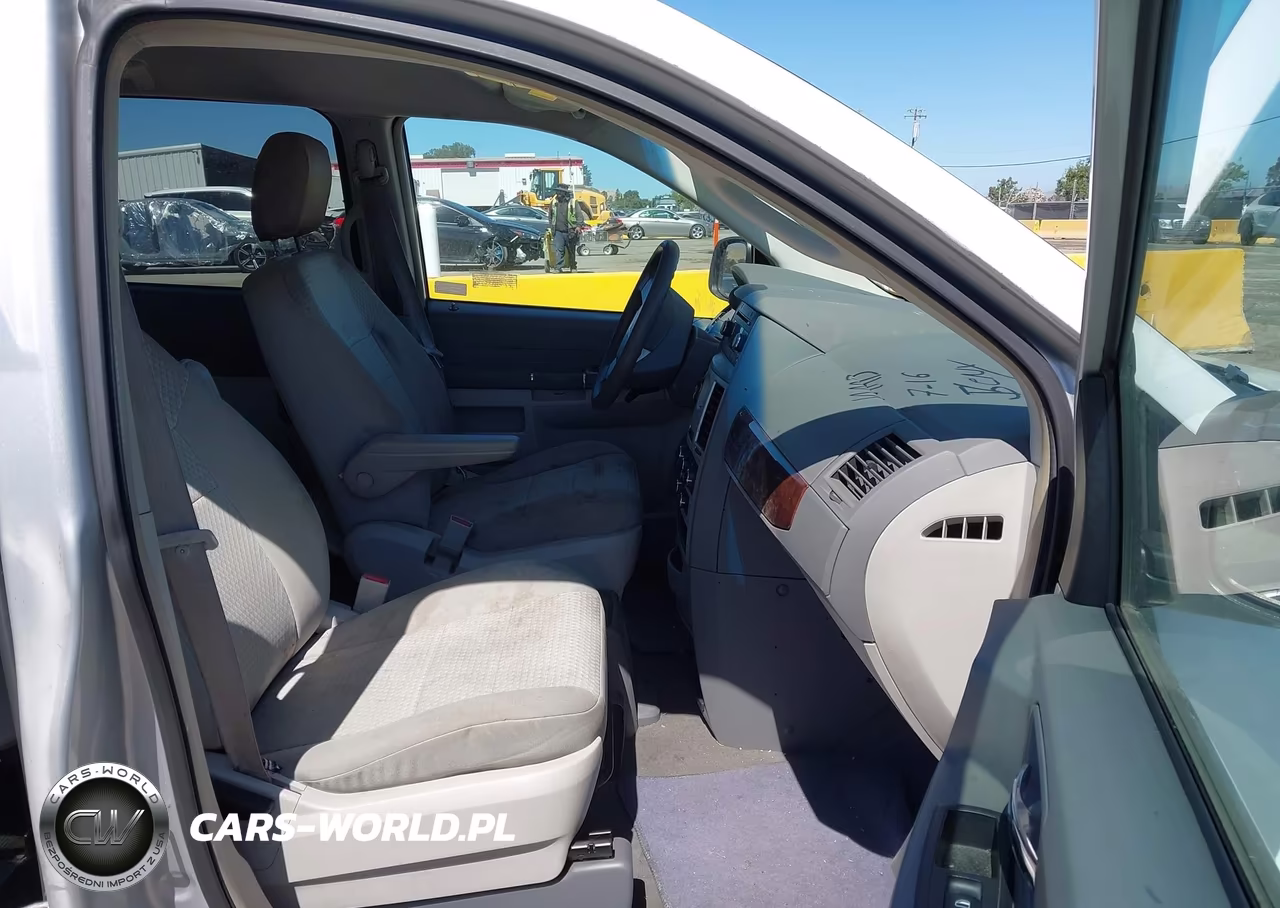 2009 Chrysler Town & Country Lx VIN:2A8HR44E59R656065 - 5