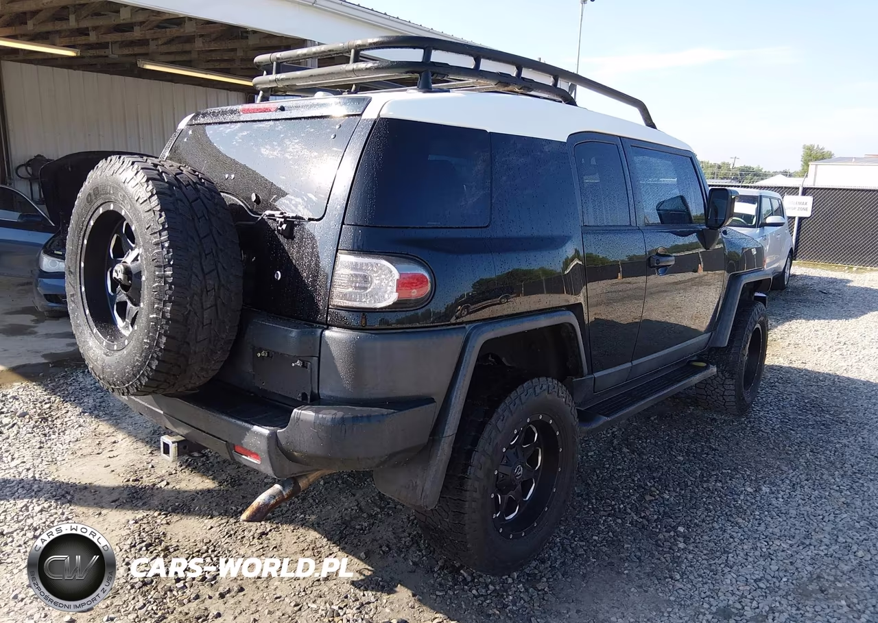 2011 Toyota Fj Cruiser VIN:JTEZU4BFXBK011045 - 4