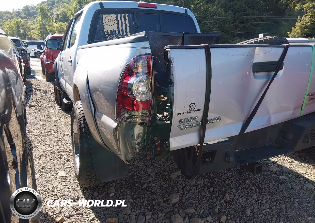 2010 Toyota Tacoma Prerunner V6 VIN:5TEJU4GN2AZ697979 - 3