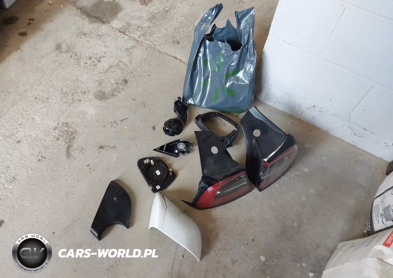 2023 Tesla Model 3 Performance Dual Motor All-Wheel Drive VIN:5YJ3E1EC5PF503123 - 24