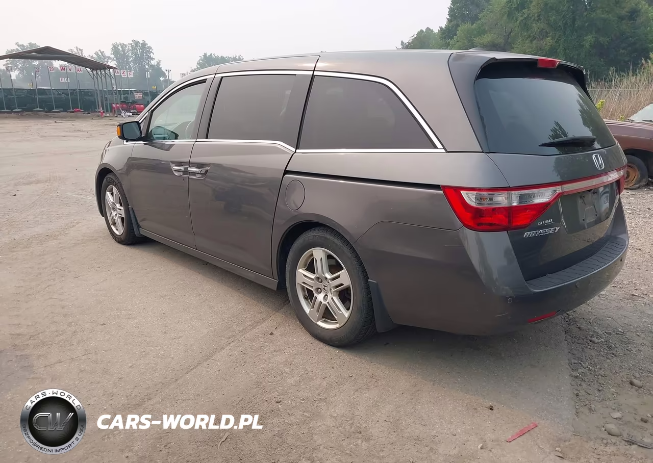 2013 Honda Odyssey Touring-Touring Elite VIN:5FNRL5H94DB011590 - 3