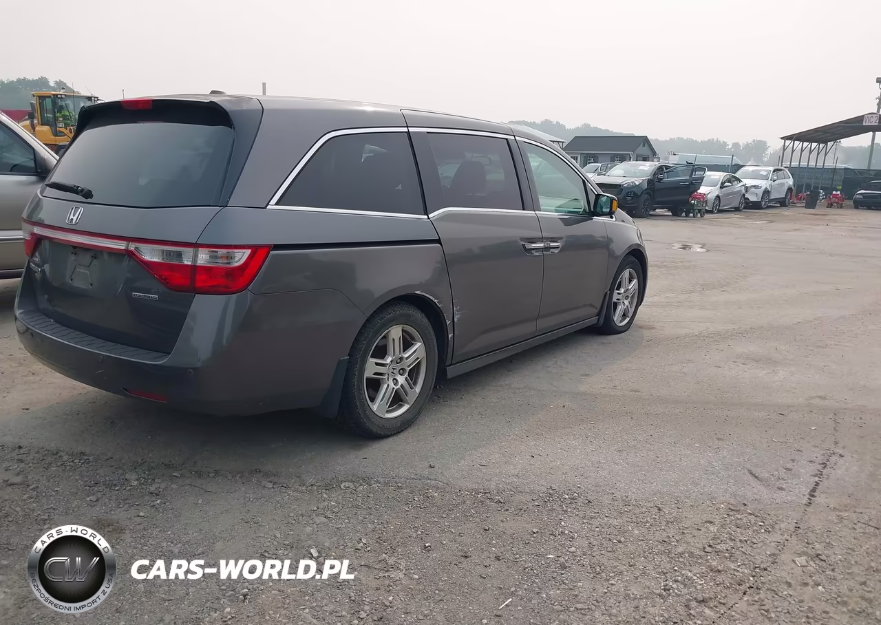 2013 Honda Odyssey Touring-Touring Elite VIN:5FNRL5H94DB011590 - 4