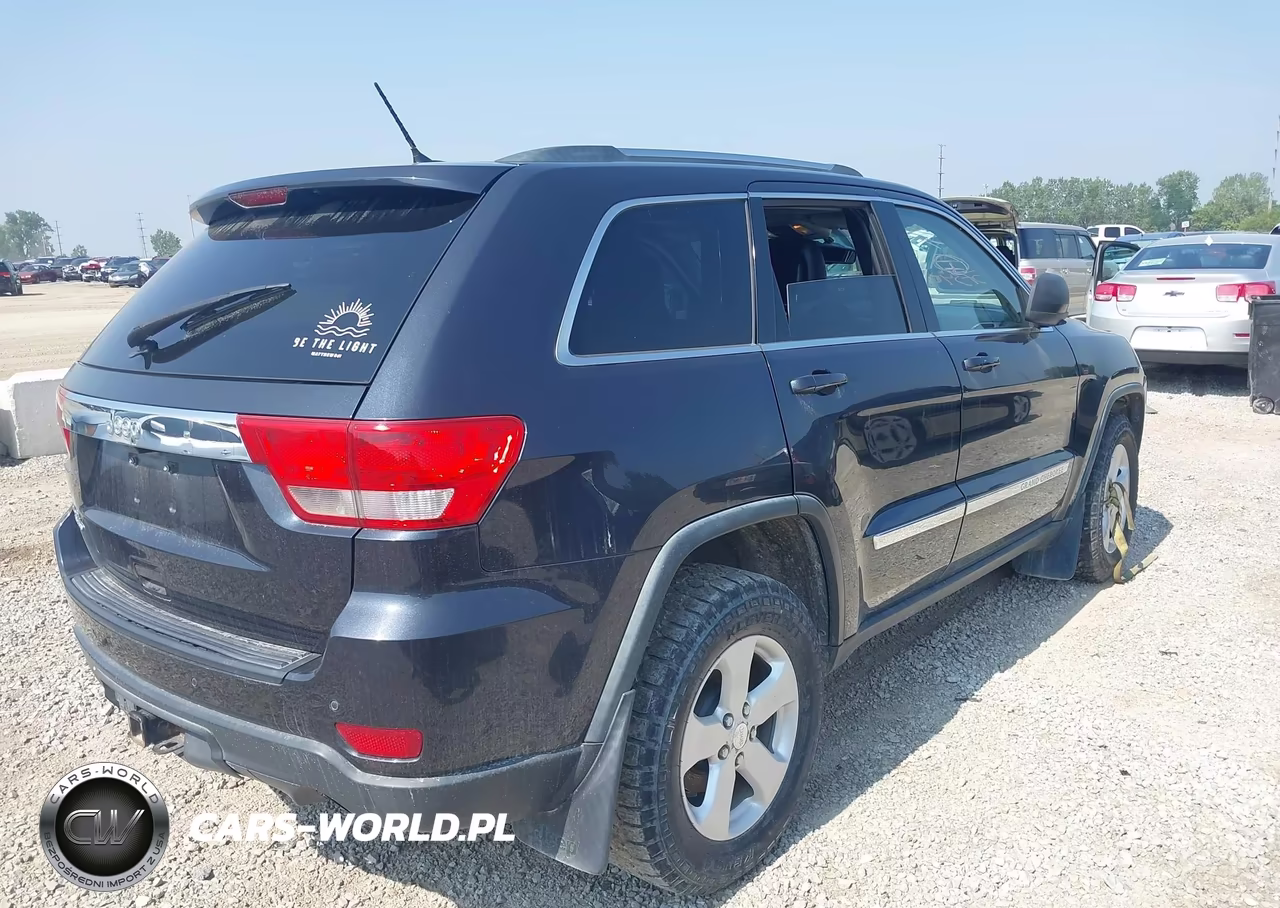2013 Jeep Grand Cherokee Laredo VIN:1C4RJFAG4DC513999 - 4
