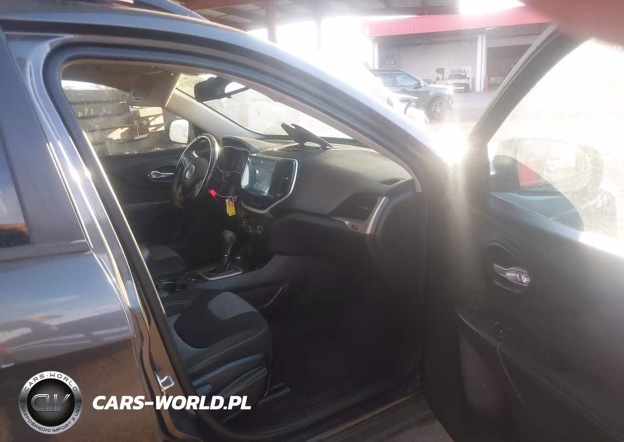 2016 Jeep Cherokee Altitude VIN:1C4PJMAB0GW340162 - 5