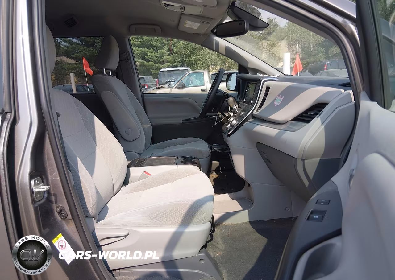 2019 Toyota Sienna Le 8 Passenger VIN:5TDKZ3DC8KS968948 - 5