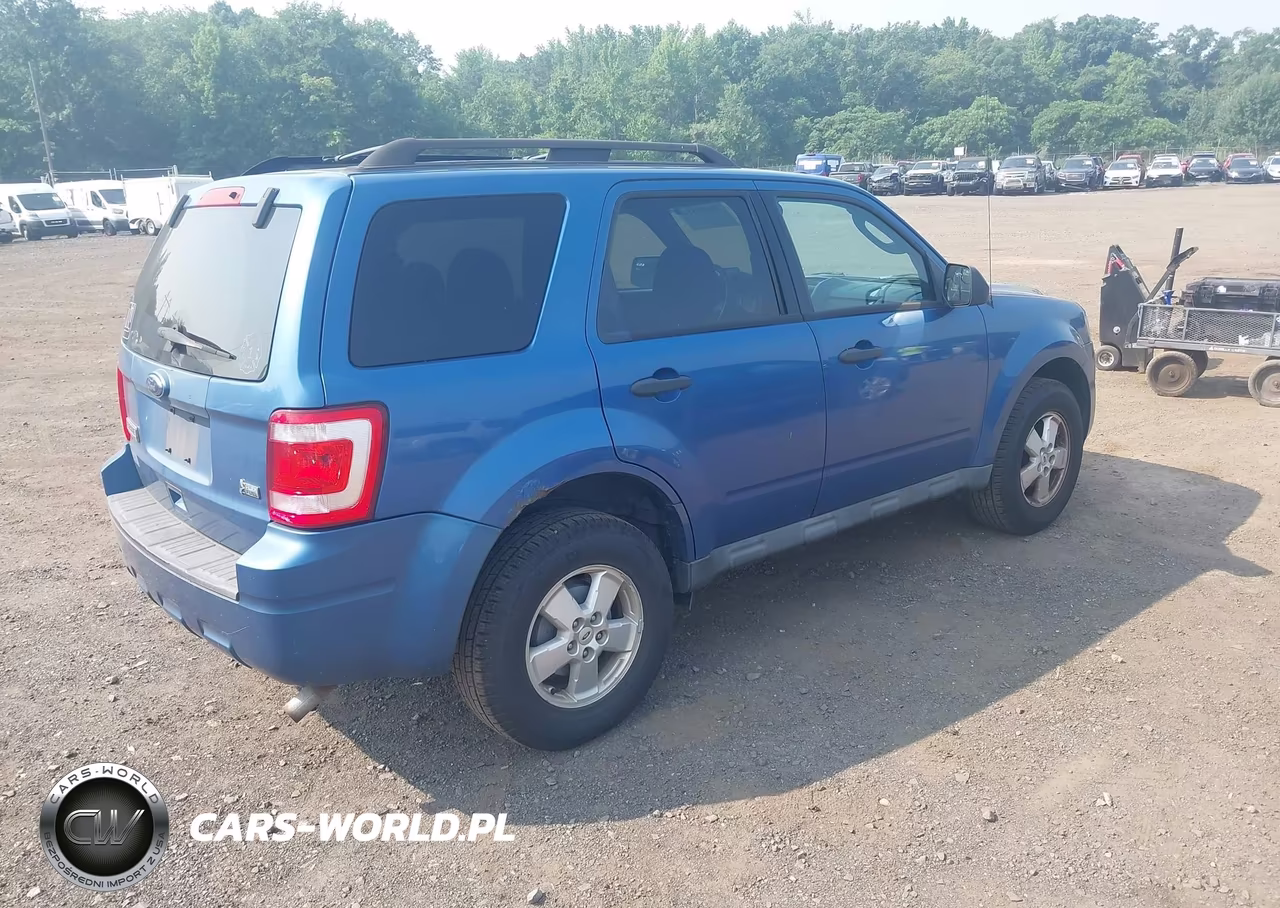 2010 Ford Escape Xlt VIN:1FMCU0DG5AKB63821 - 4