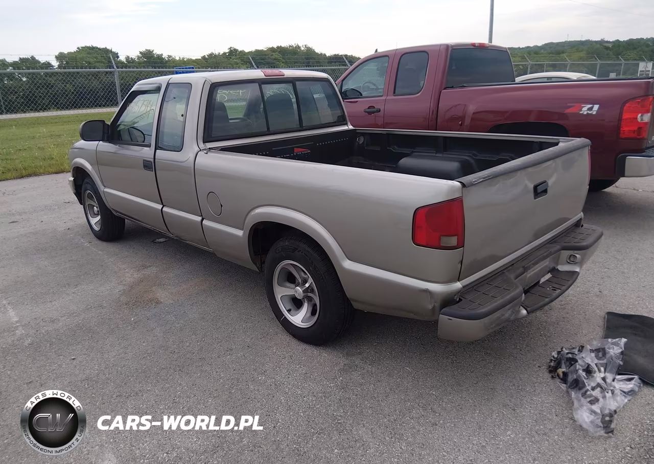 2003 Chevrolet S-10 VIN:1GCCS19X738289008 - 3