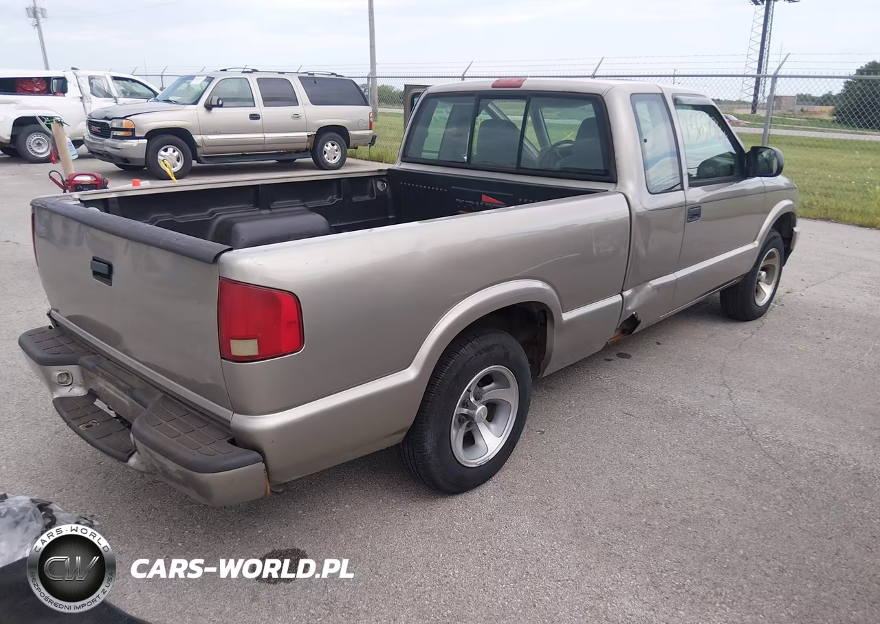 2003 Chevrolet S-10 VIN:1GCCS19X738289008 - 4