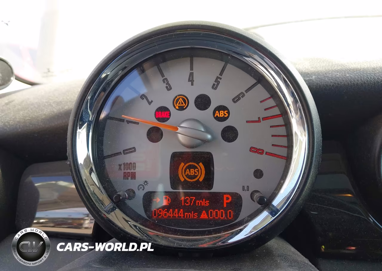 2010 Mini Cooper Clubman VIN:WMWML3C50ATX37889 - 7