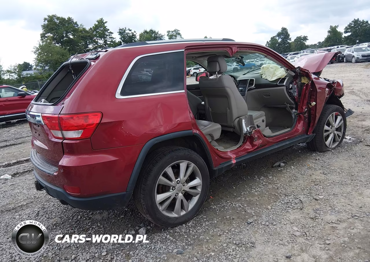 2013 Jeep Grand Cherokee Laredo VIN:1C4RJFAG6DC650247 - 4