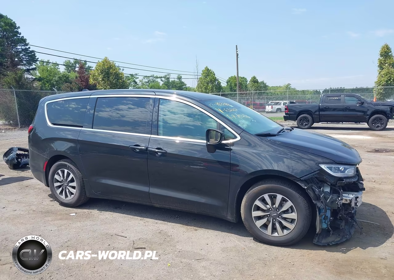 2023 Chrysler Pacifica Hybrid Touring L VIN:2C4RC1L72PR632107 - 13