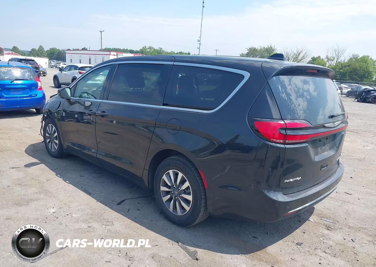 2023 Chrysler Pacifica Hybrid Touring L VIN:2C4RC1L72PR632107 - 3