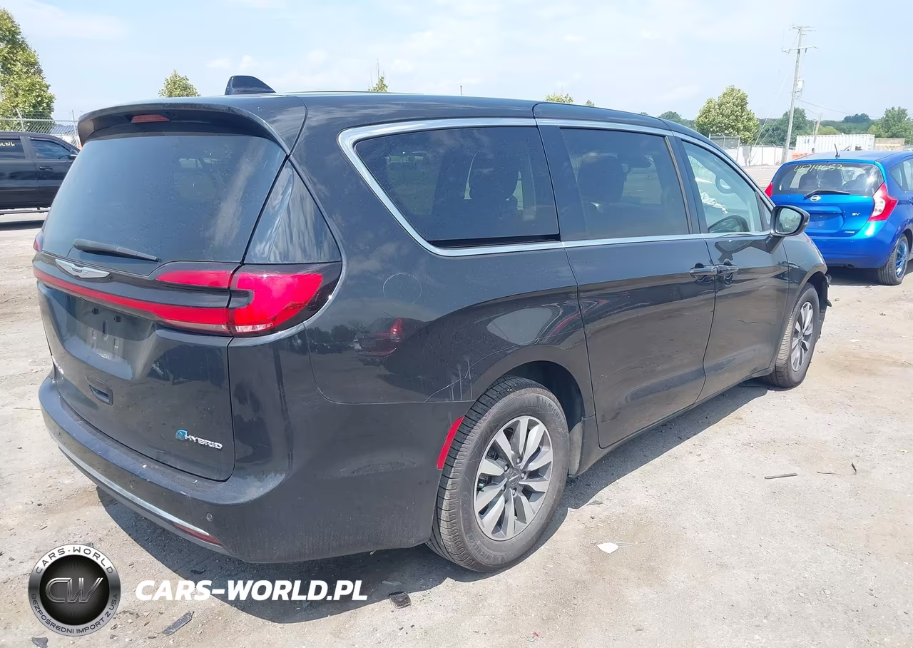 2023 Chrysler Pacifica Hybrid Touring L VIN:2C4RC1L72PR632107 - 4
