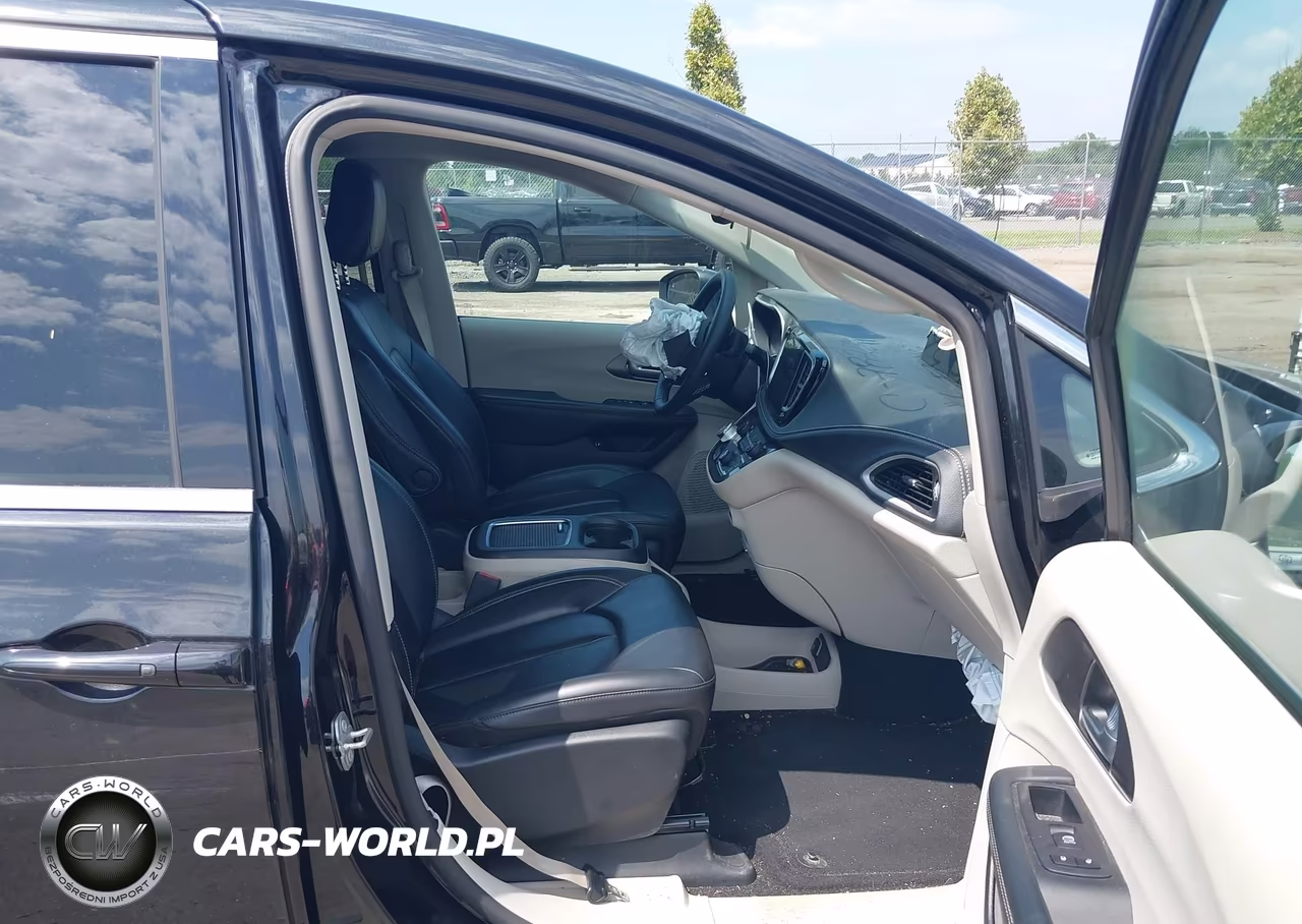 2023 Chrysler Pacifica Hybrid Touring L VIN:2C4RC1L72PR632107 - 5