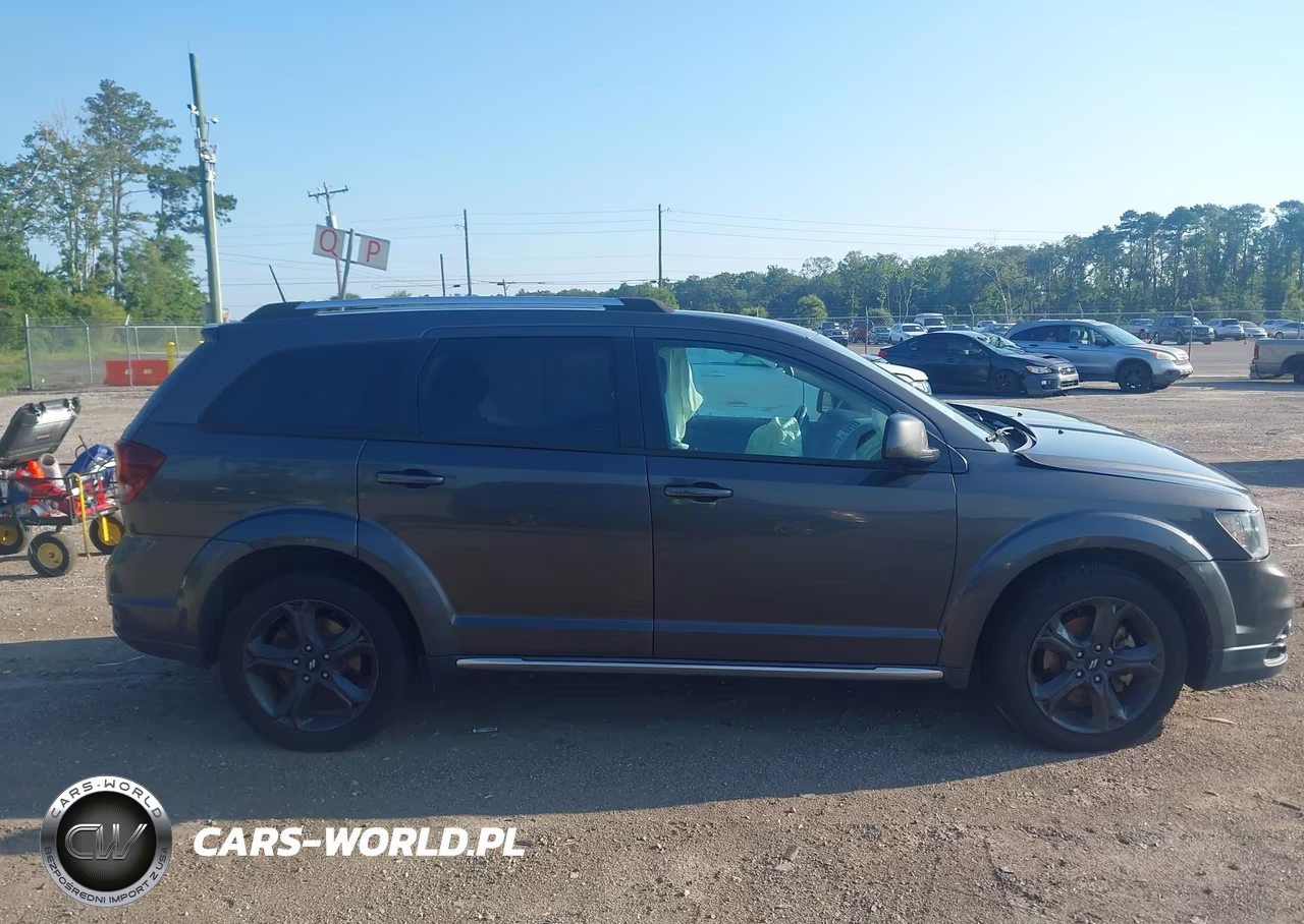 2018 Dodge Journey Crossroad VIN:3C4PDCGG2JT490145 - 13