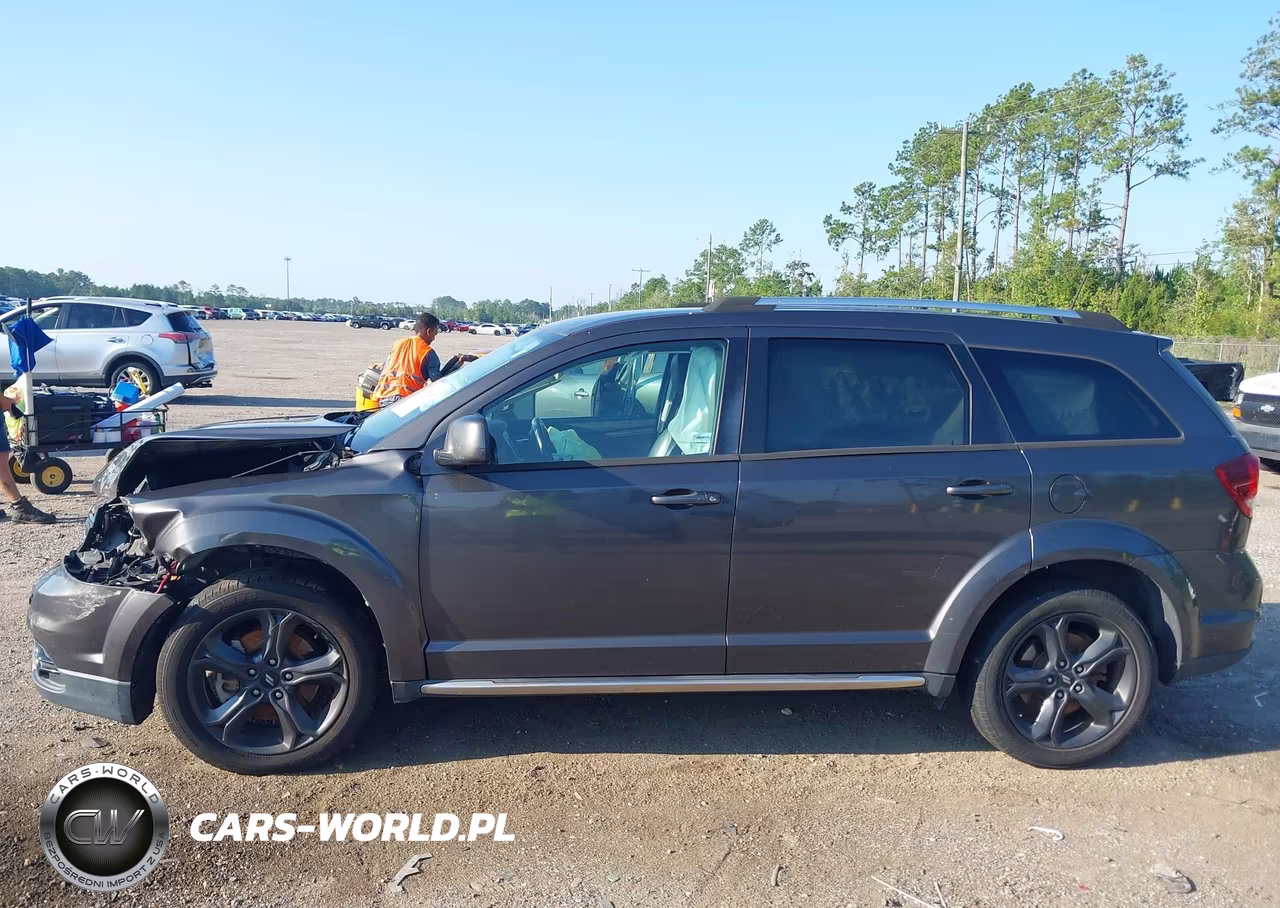 2018 Dodge Journey Crossroad VIN:3C4PDCGG2JT490145 - 14
