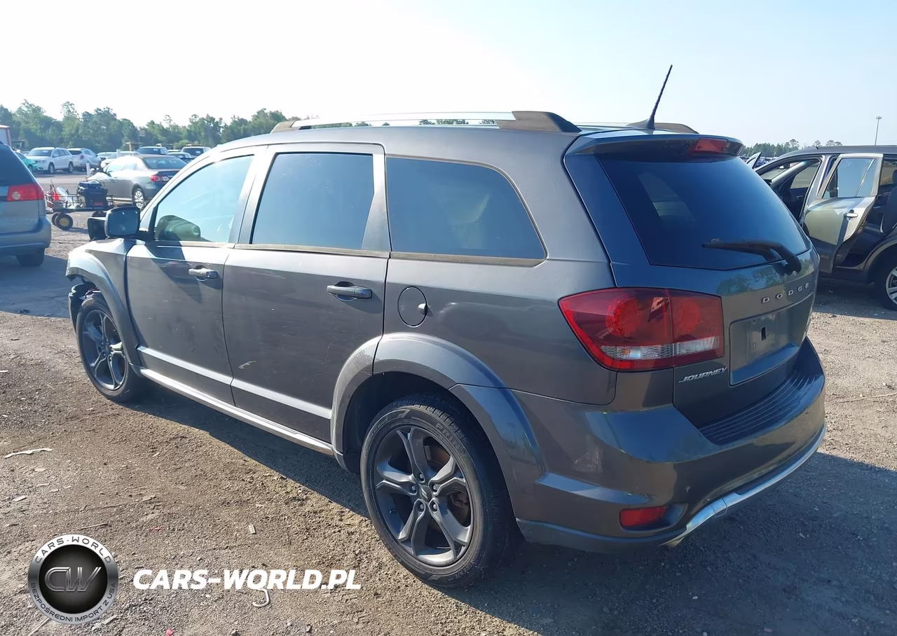 2018 Dodge Journey Crossroad VIN:3C4PDCGG2JT490145 - 3