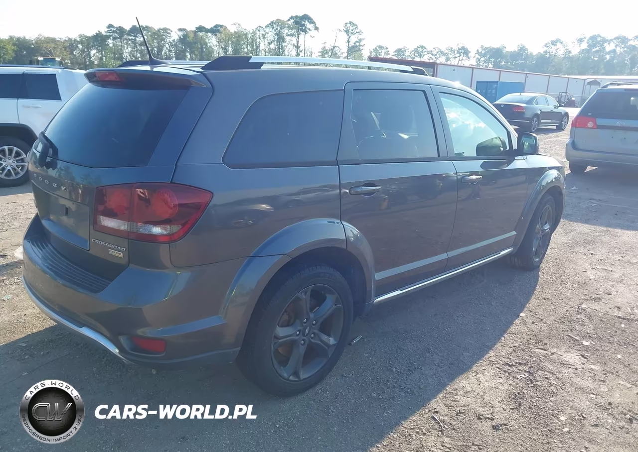 2018 Dodge Journey Crossroad VIN:3C4PDCGG2JT490145 - 4