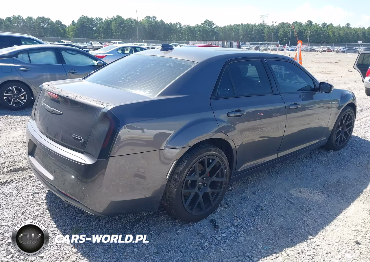 2018 Chrysler 300 300S VIN:2C3CCABG2JH227745 - 4