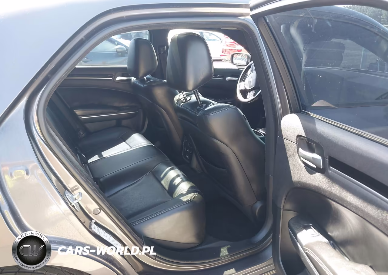 2018 Chrysler 300 300S VIN:2C3CCABG2JH227745 - 8