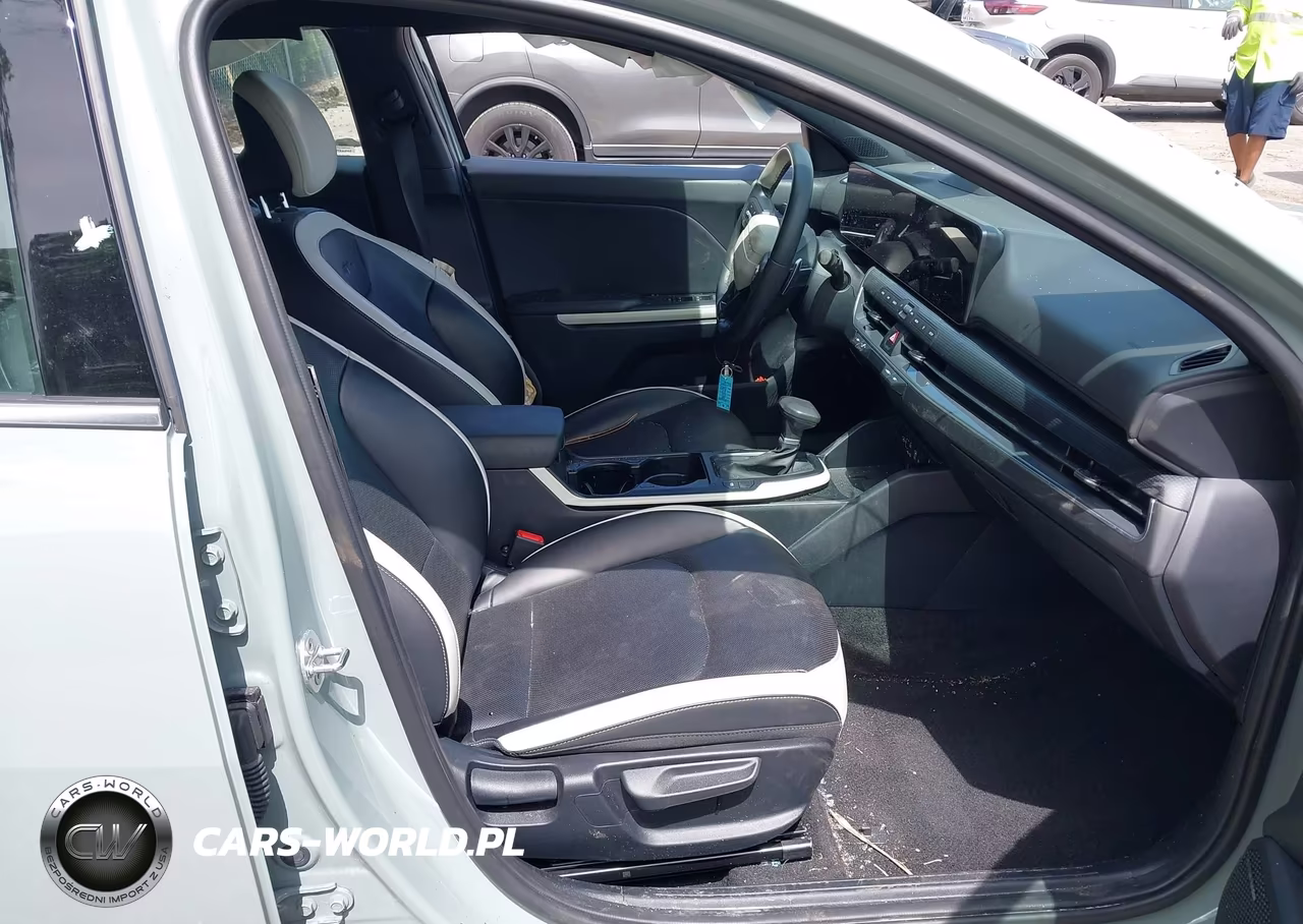 2025 Kia K4 Gt-Line VIN:3KPFW4DE1SE227049 - 5