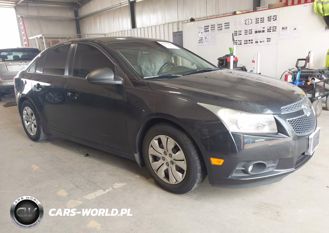 2013 Chevrolet Cruze Ls Auto – zdjęcie 1 z 15
