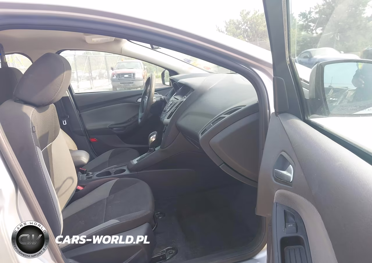 2014 Ford Focus Se VIN:1FADP3K26EL181419 - 5