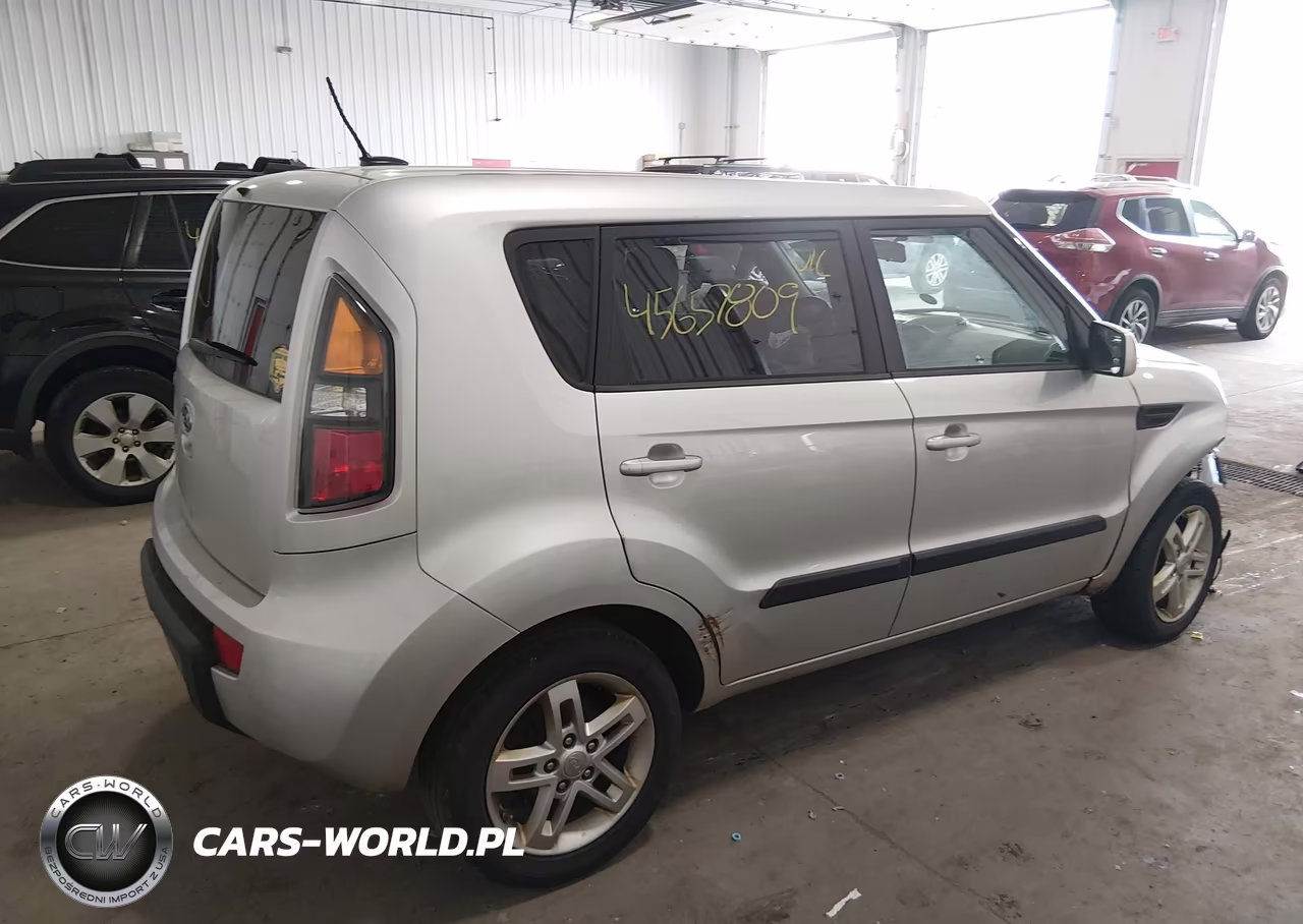 2011 Kia Soul + VIN:KNDJT2A27B7310373 - 4