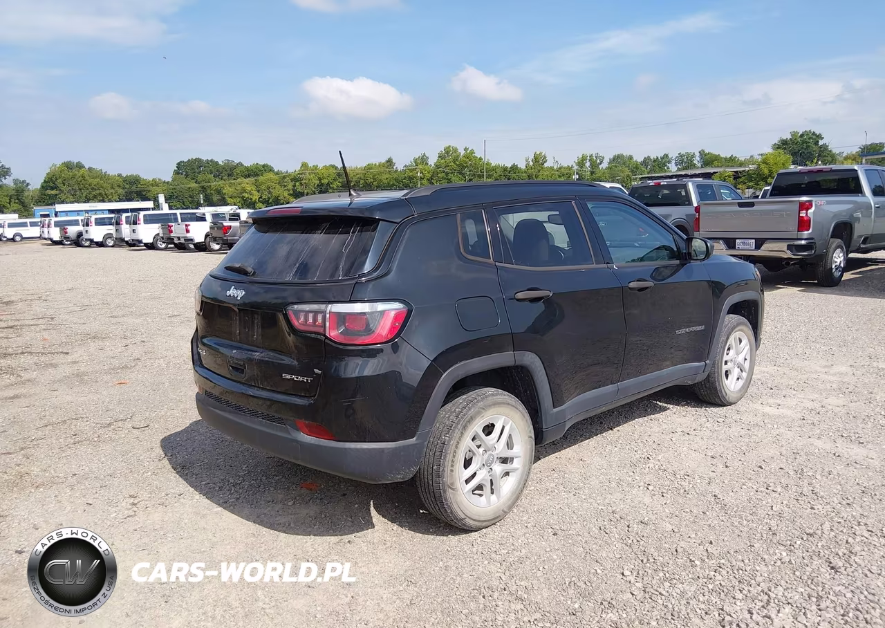 2018 Jeep Compass Sport 4X4 VIN:3C4NJDAB8JT415310 - 4