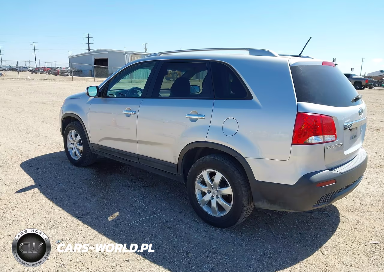 2011 Kia Sorento Lx VIN:5XYKT3A12BG140069 - 3