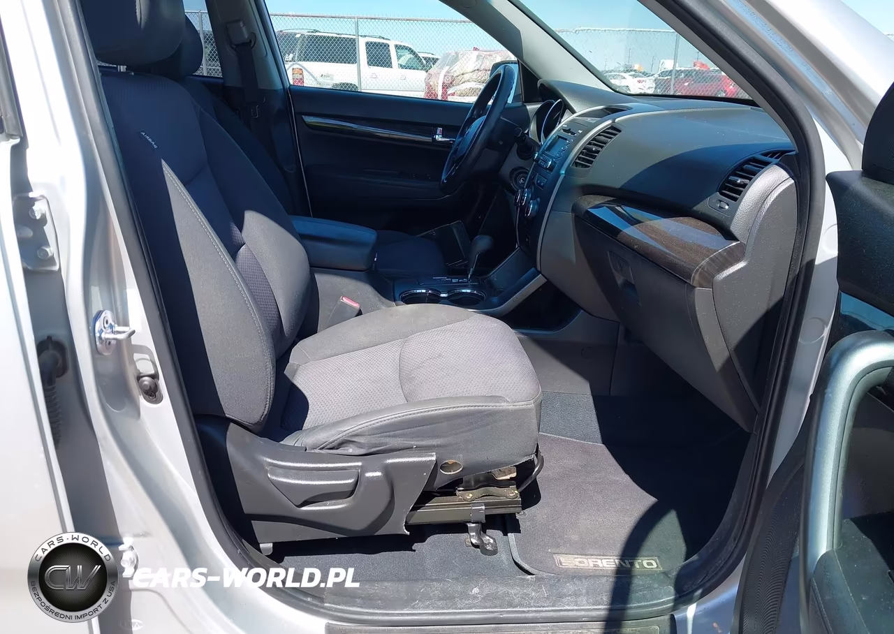 2011 Kia Sorento Lx VIN:5XYKT3A12BG140069 - 5