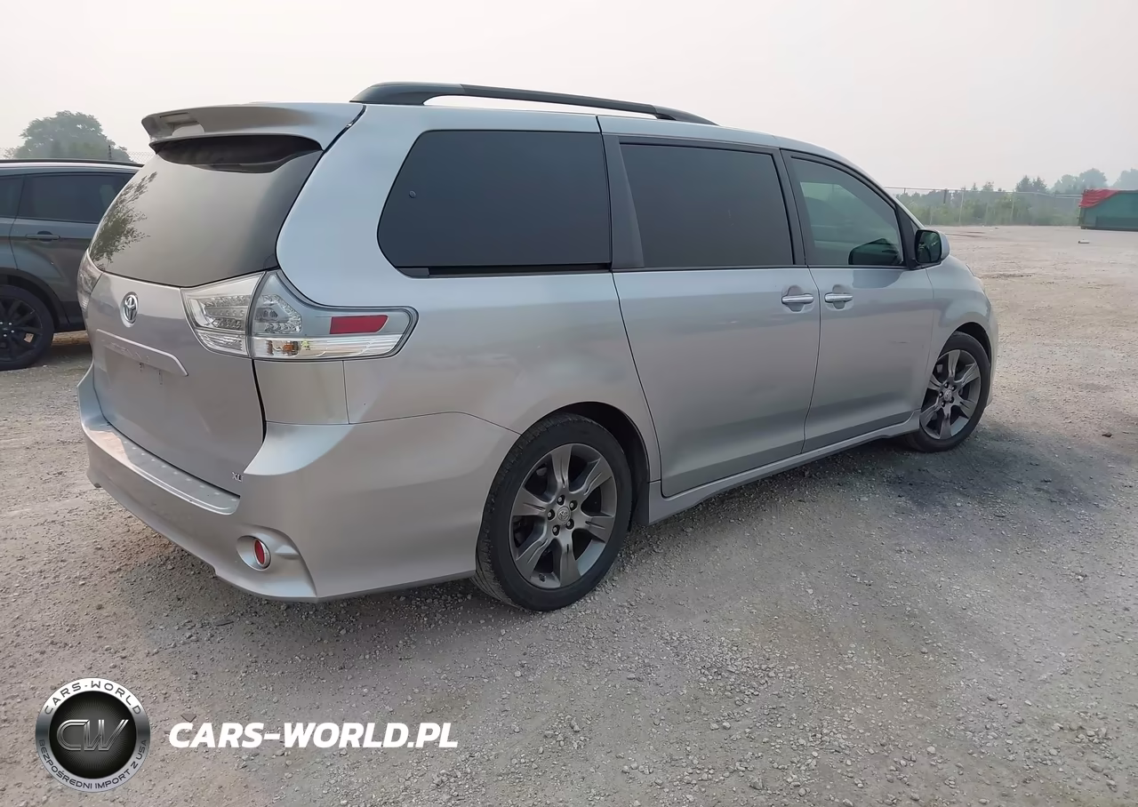 2015 Toyota Sienna Se 8 Passenger-Se Premium 8 Passenger VIN:5TDXK3DC8FS640395 - 4