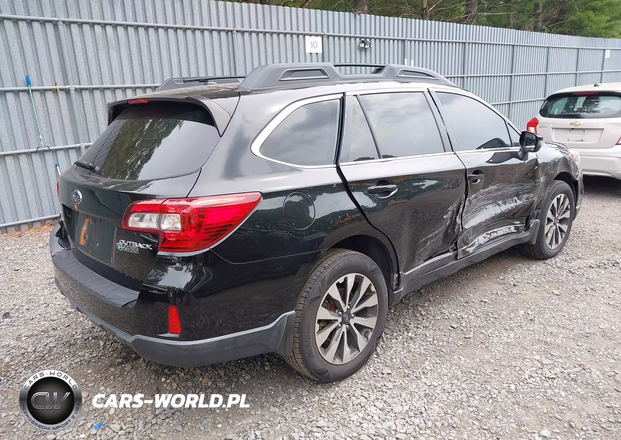 2015 Subaru Outback 3.6R Limited VIN:4S4BSENC5F3331680 - 4