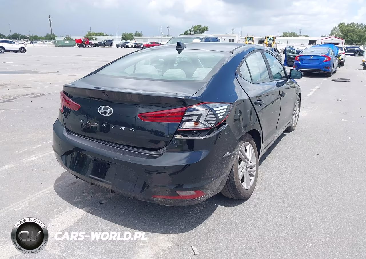 2019 Hyundai Elantra Value Edition VIN:KMHD84LFXKU831658 - 4