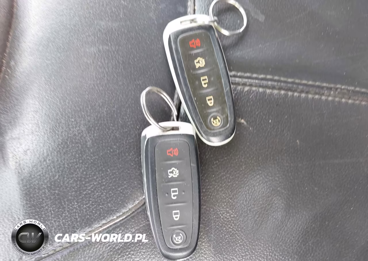 2018 Ford Focus Titanium VIN:1FADP3J27JL294209 - 11