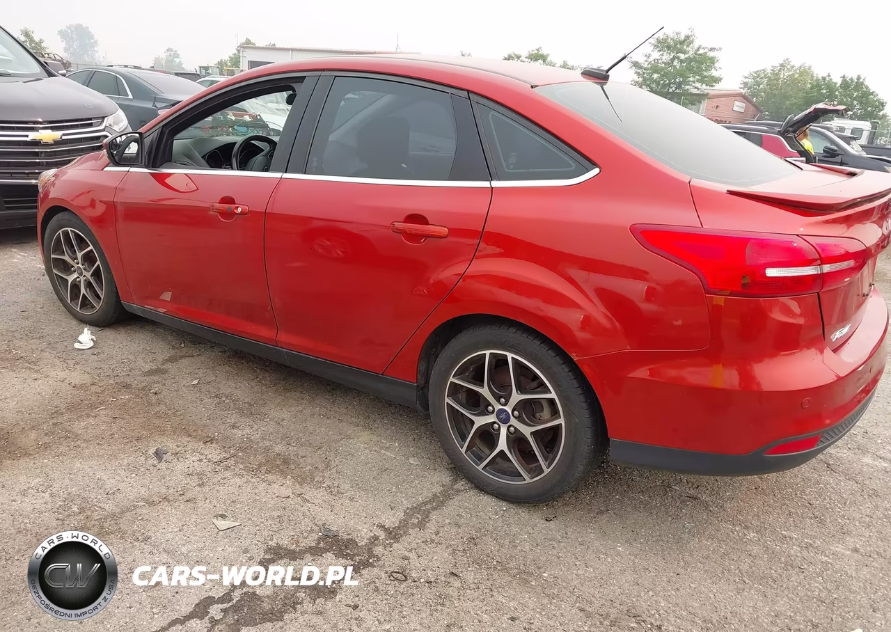 2018 Ford Focus Titanium VIN:1FADP3J27JL294209 - 3