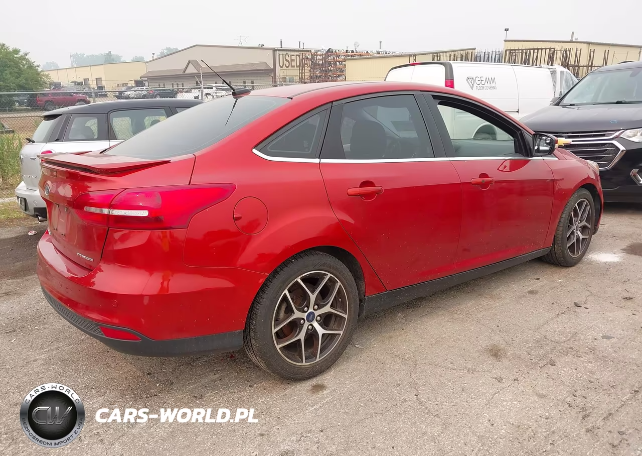 2018 Ford Focus Titanium VIN:1FADP3J27JL294209 - 4