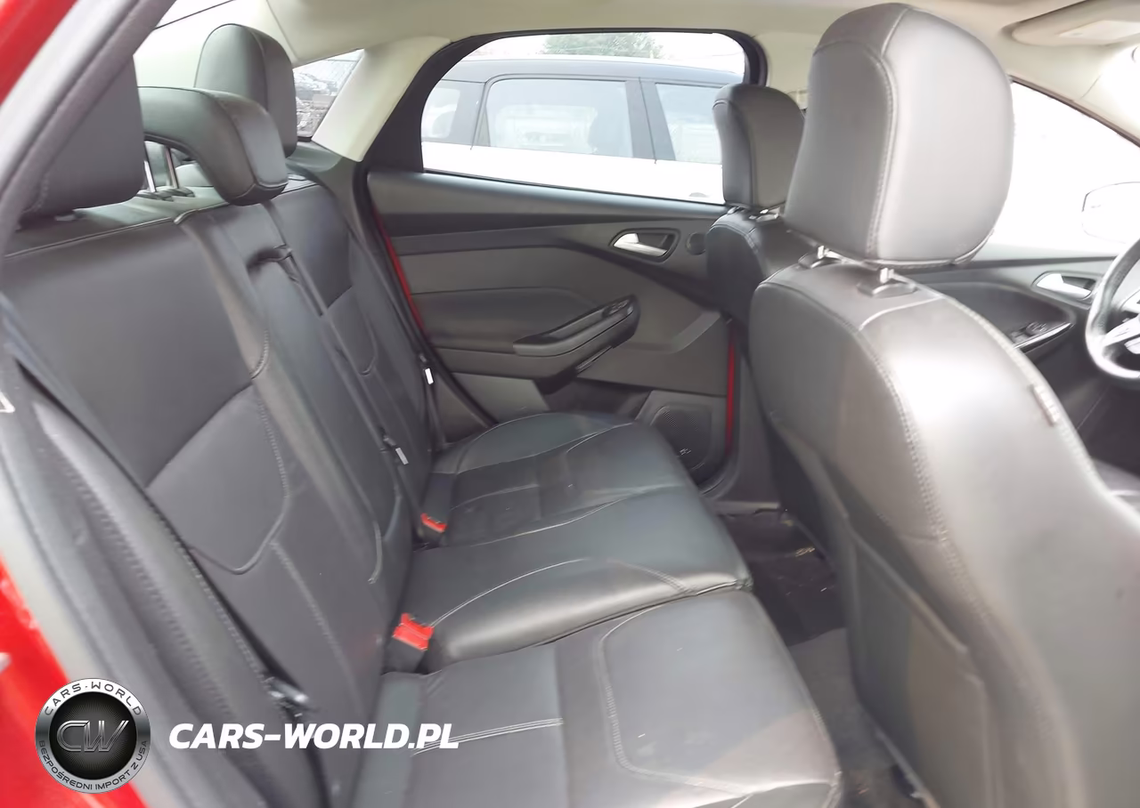 2018 Ford Focus Titanium VIN:1FADP3J27JL294209 - 8