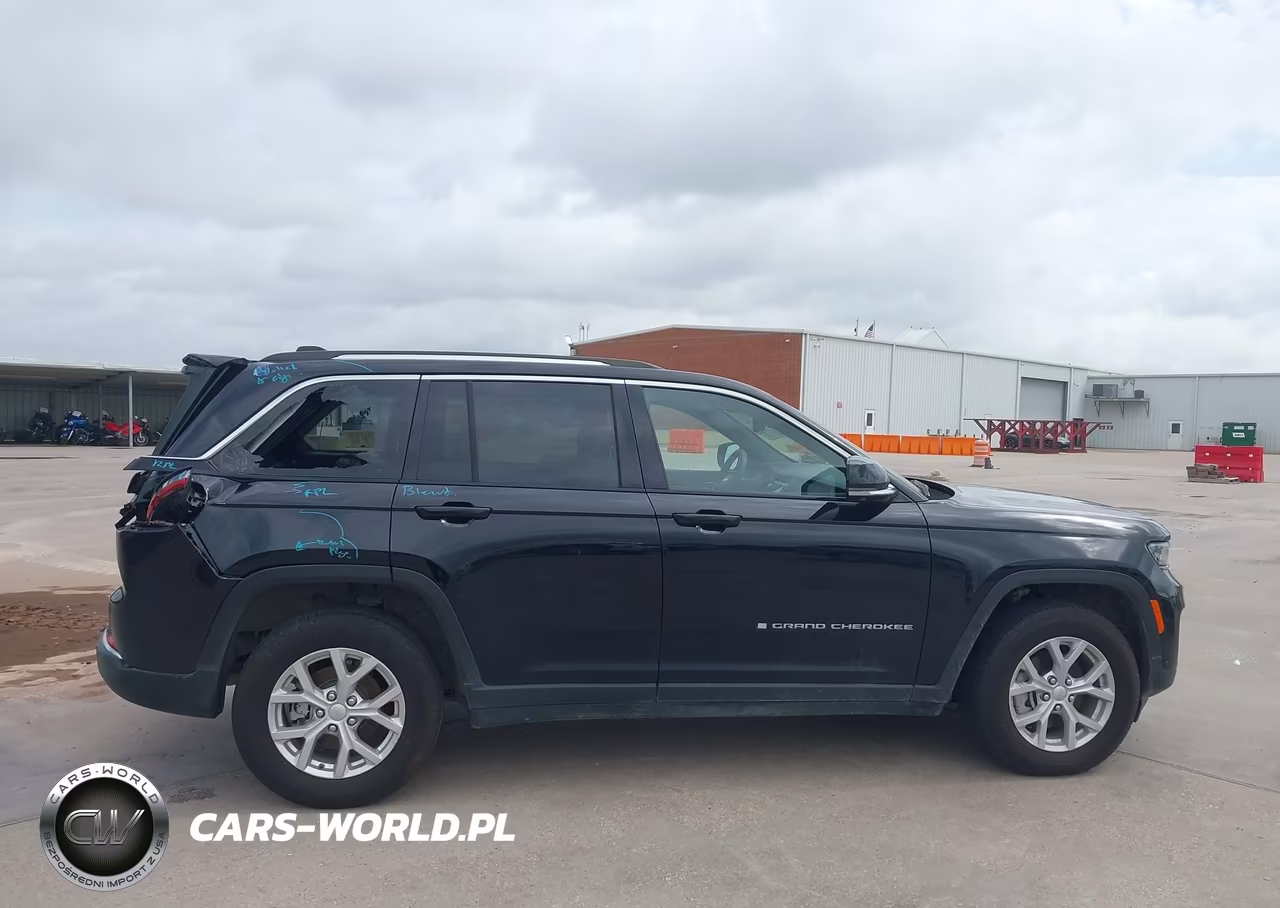 2023 Jeep Grand Cherokee Limited 4X4 VIN:1C4RJHBG6PC529703 - 13