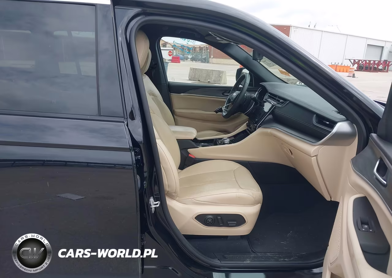 2023 Jeep Grand Cherokee Limited 4X4 VIN:1C4RJHBG6PC529703 - 5