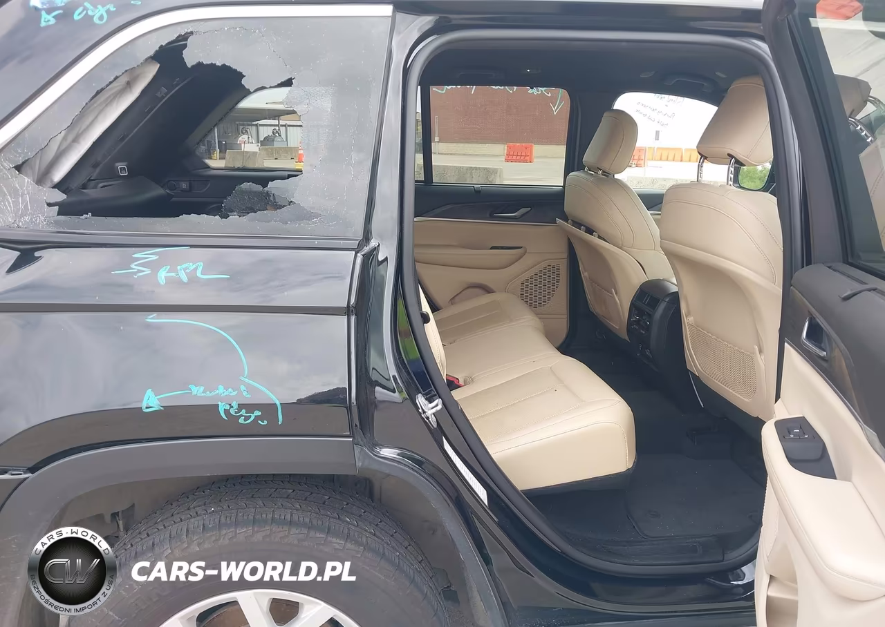 2023 Jeep Grand Cherokee Limited 4X4 VIN:1C4RJHBG6PC529703 - 8