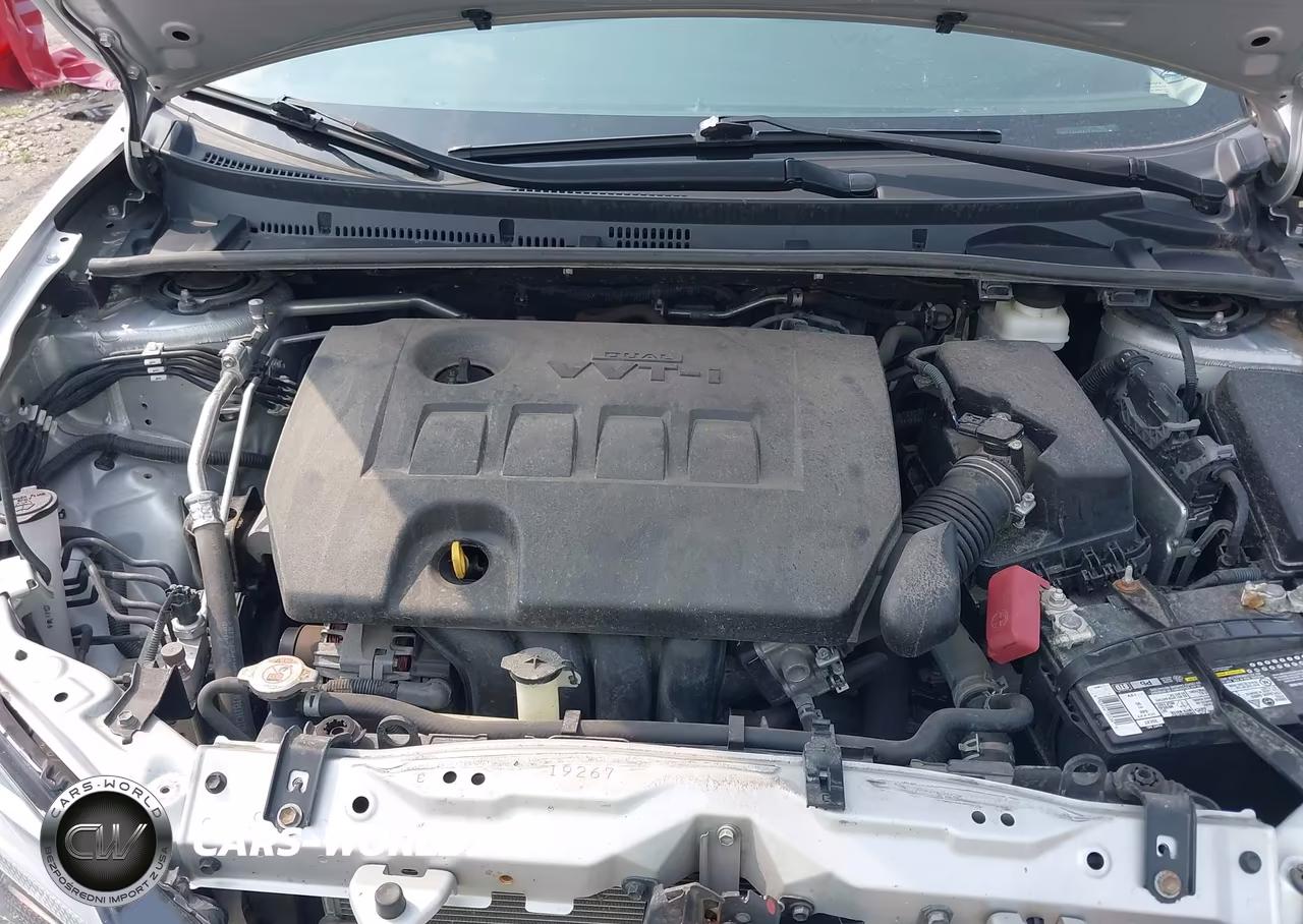 2018 Toyota Corolla Le VIN:5YFBURHE8JP744647 - 10