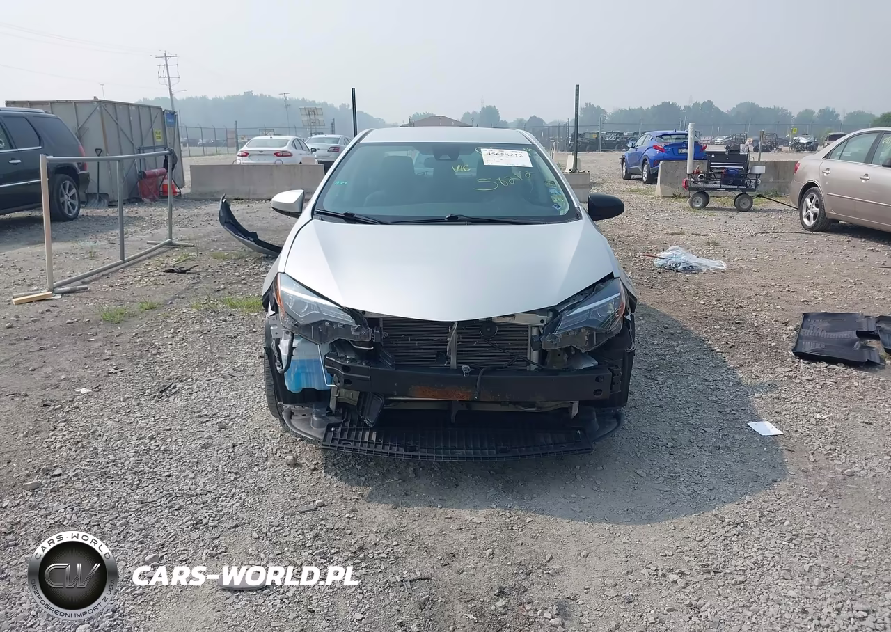 2018 Toyota Corolla Le VIN:5YFBURHE8JP744647 - 13