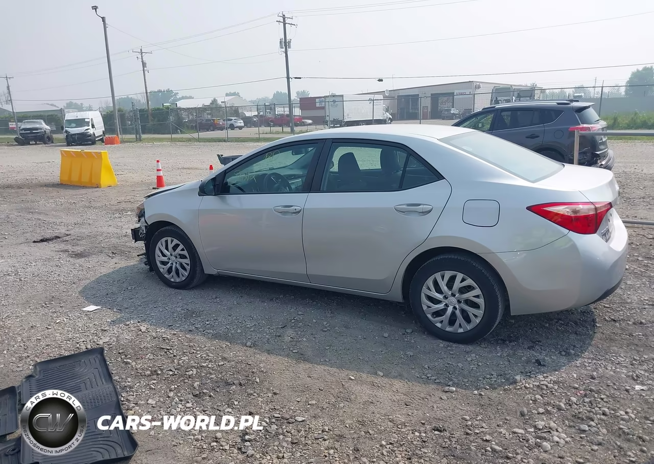 2018 Toyota Corolla Le VIN:5YFBURHE8JP744647 - 15