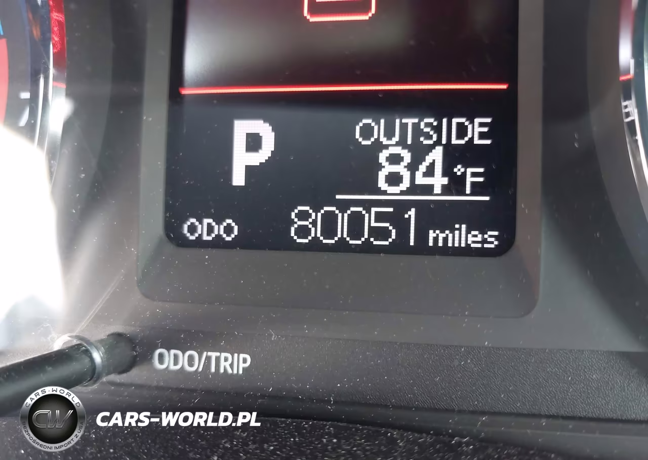 2018 Toyota Corolla Le VIN:5YFBURHE8JP744647 - 16