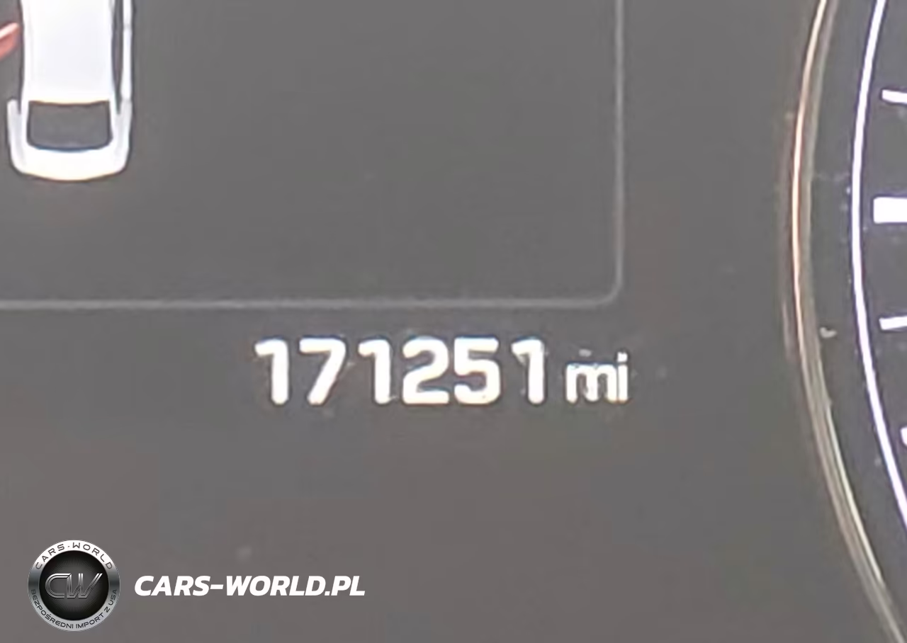 2015 Hyundai Genesis 3.8 VIN:KMHGN4JE3FU099945 - 16