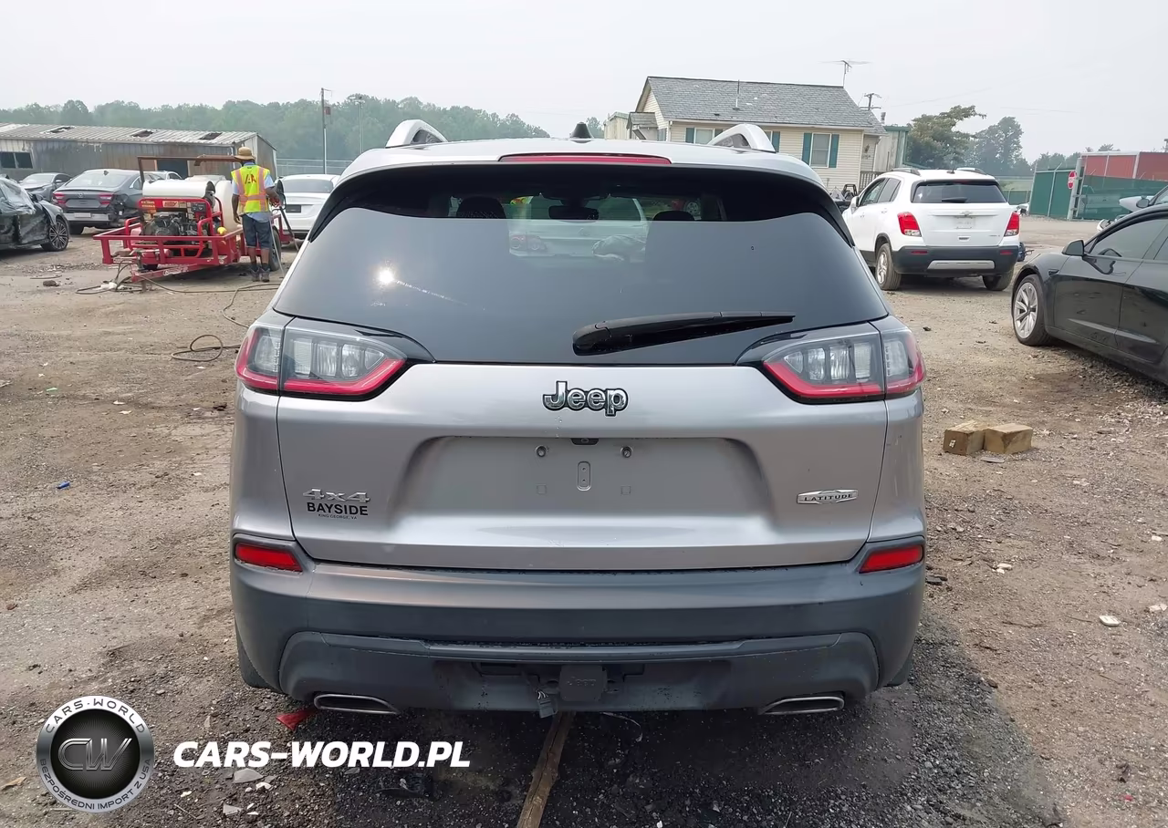 2019 Jeep Cherokee Latitude Plus 4X4 VIN:1C4PJMLX9KD138224 - 16
