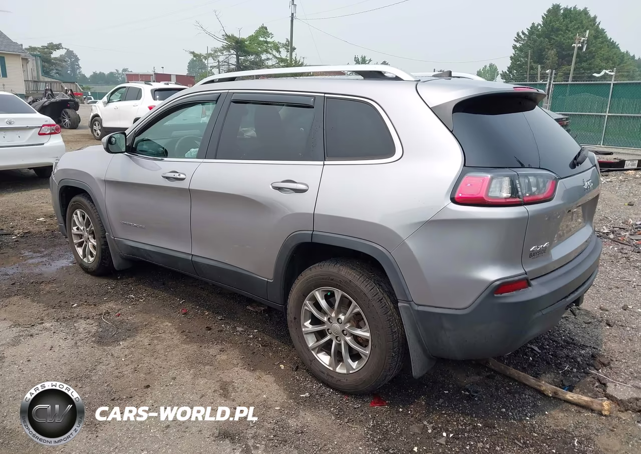 2019 Jeep Cherokee Latitude Plus 4X4 VIN:1C4PJMLX9KD138224 - 3
